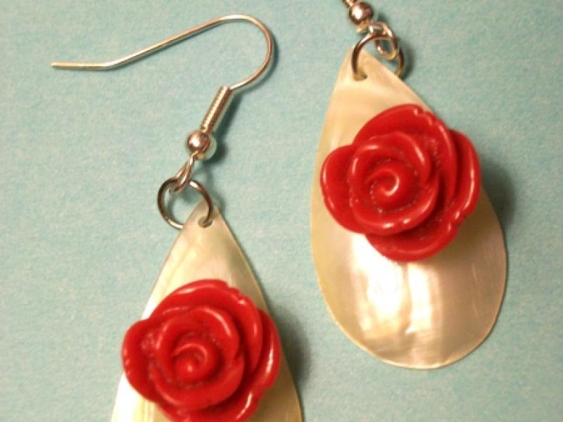 Teardrop shell earrings with roses