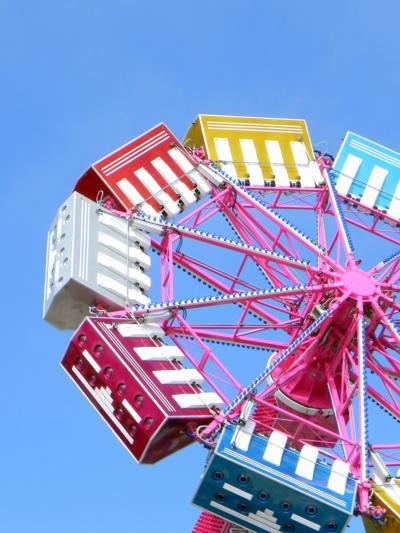 image: photo of a colorful amusement ride title:spin 